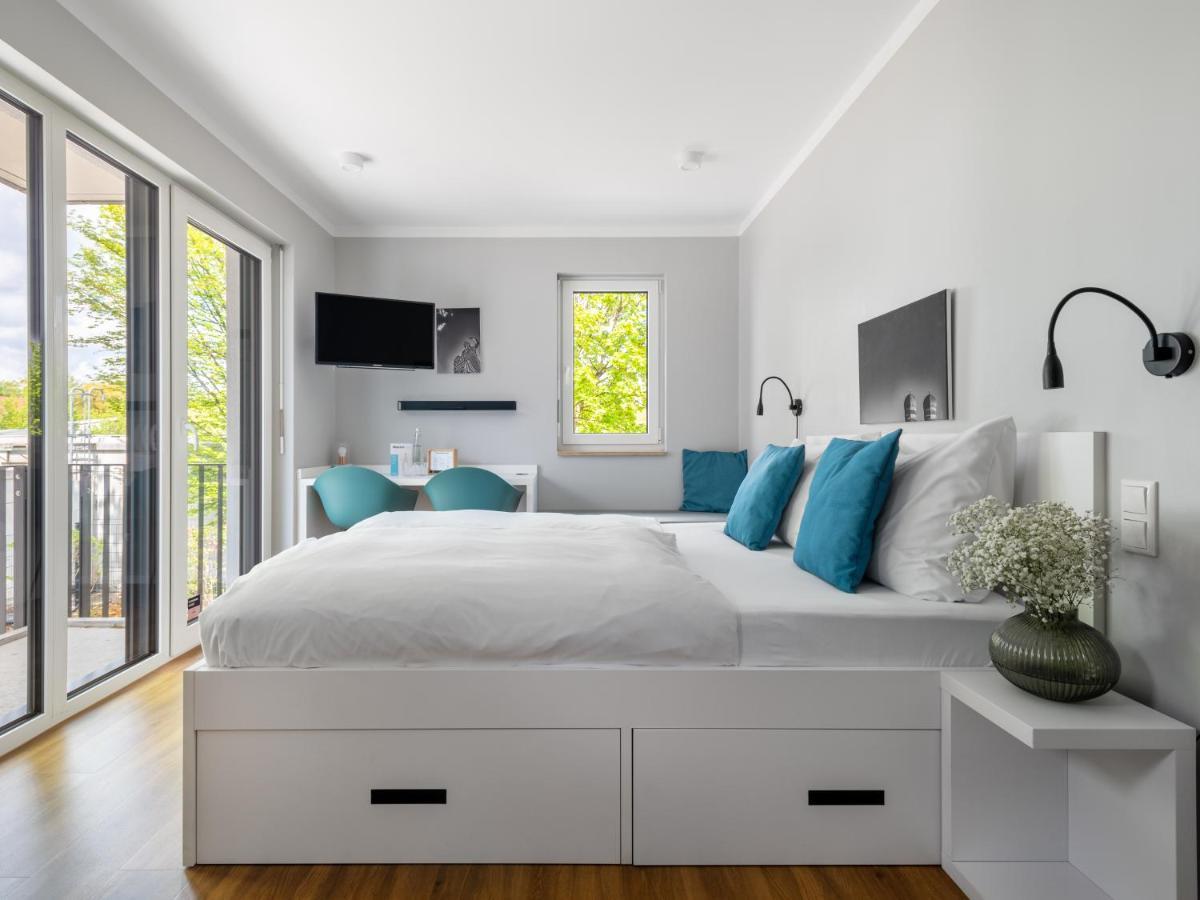 Large Studio with Kitchenette and Balcony,1228845977:JPEG