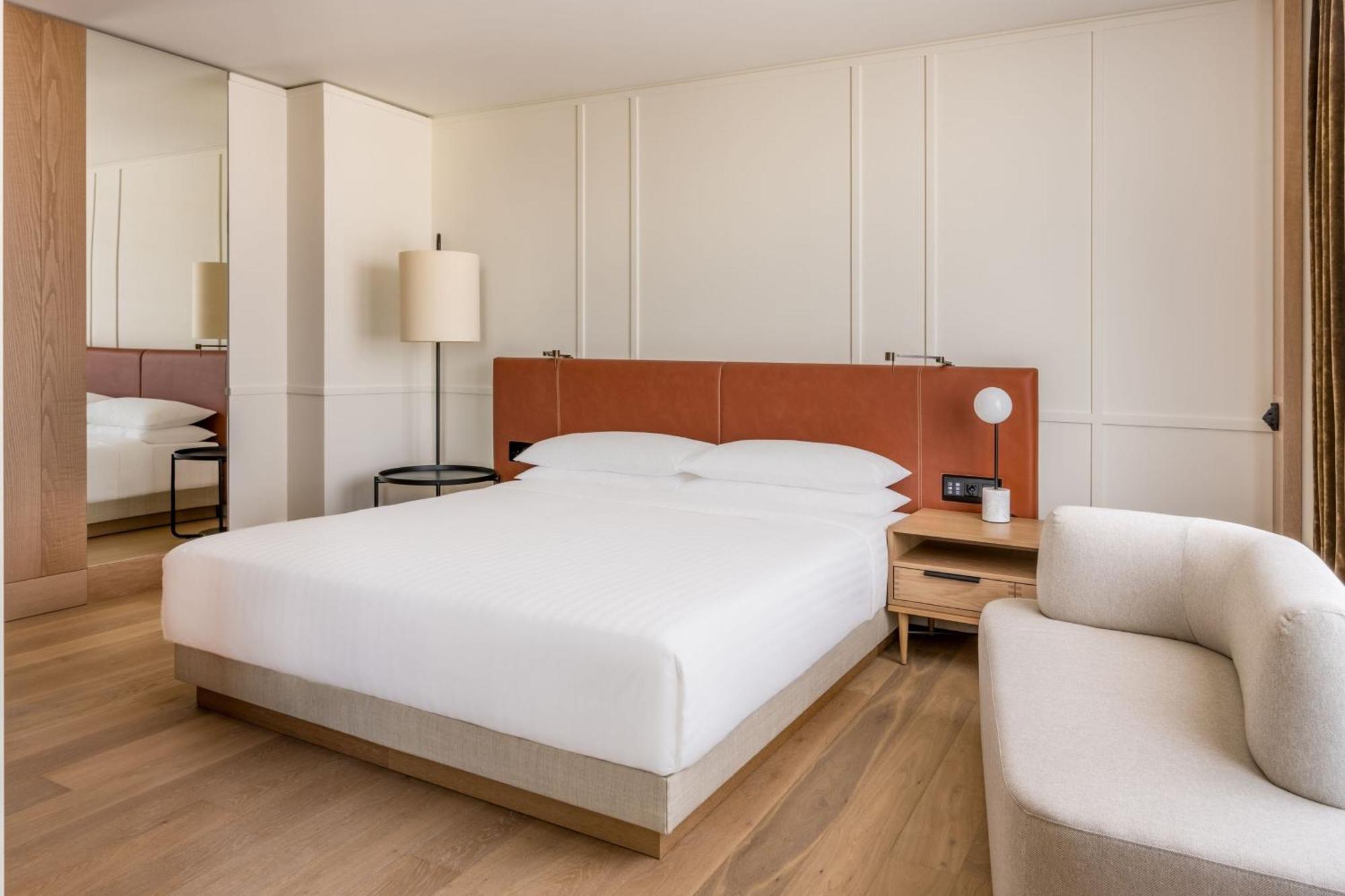 Junior Suite - Club Lounge Access,1543745779:JPEG