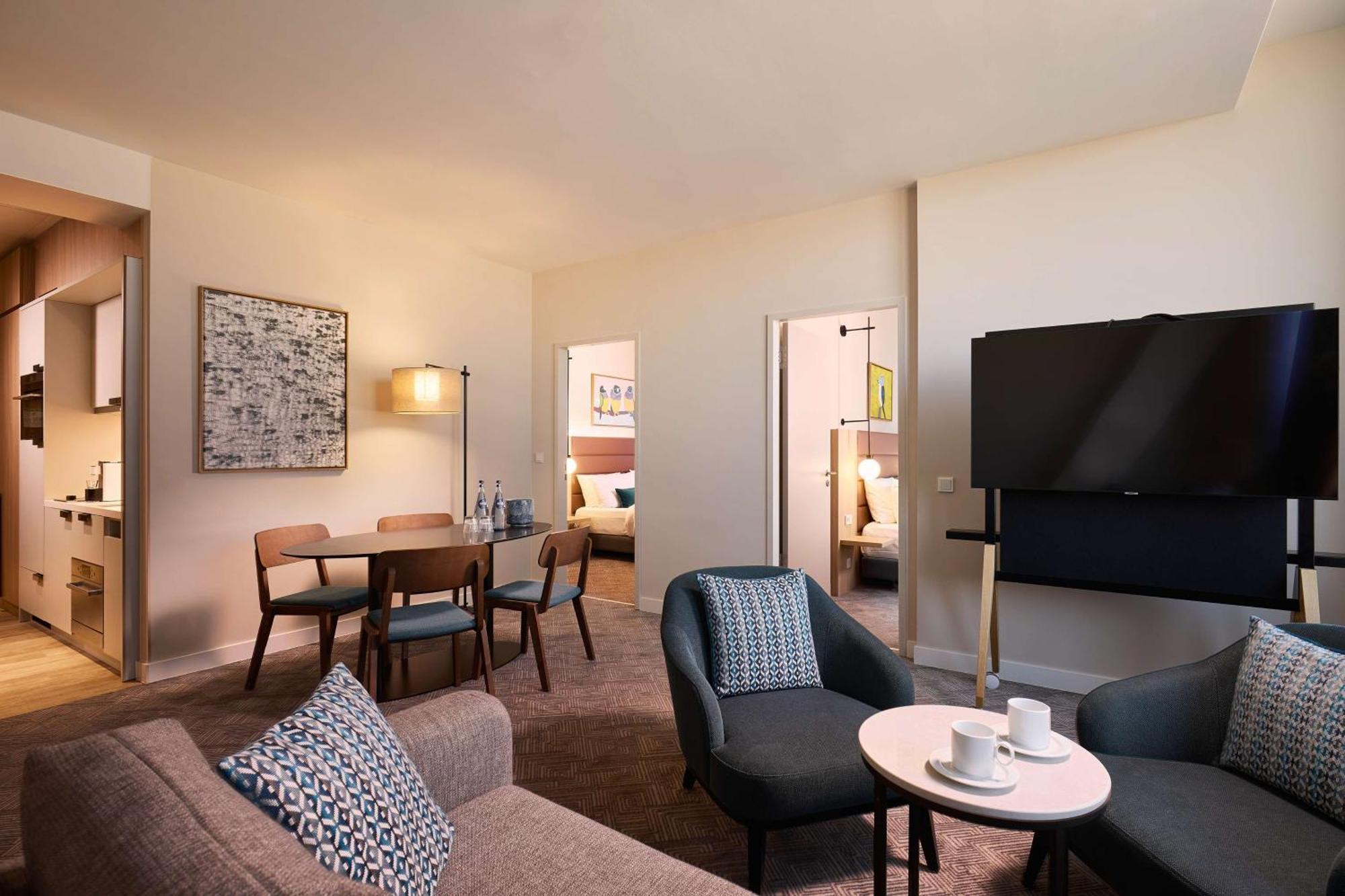 Two-Bedroom Premier Apartment,1548297370:JPEG