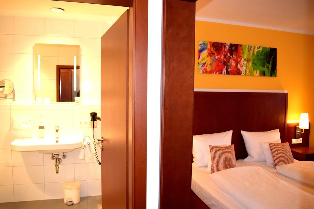 Double or Twin Room,313812453:JPEG